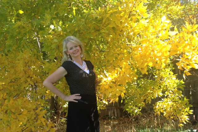 celestia-in-black-head-tilted