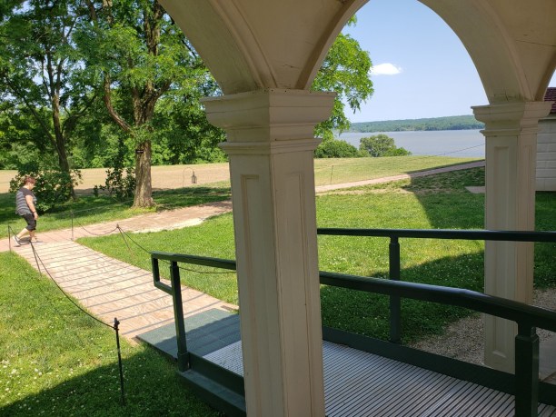 _d_30i64g_a_27gUd018svc192d1w9adq2g5_c568wp (1)